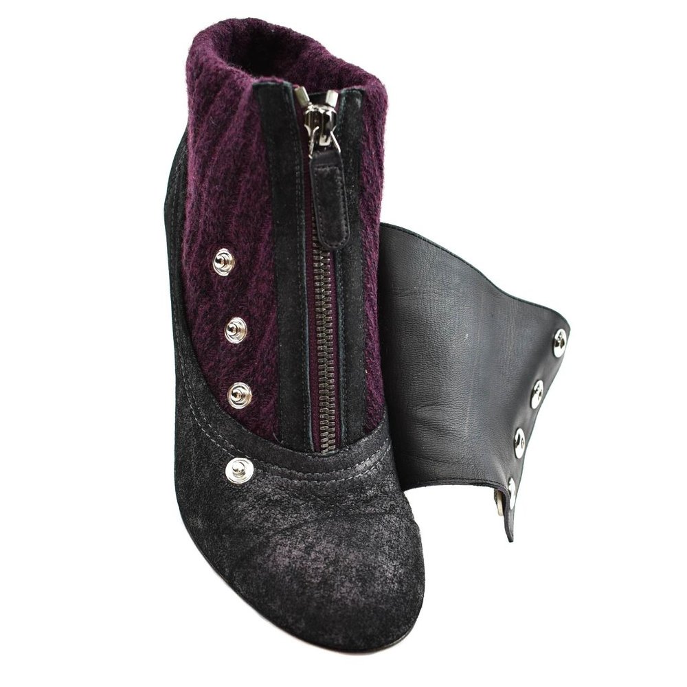 CHANEL: Distressed Leather, fabric Snap Buttons - "CC" Logo Ankle Boot - Picture 6 of 12